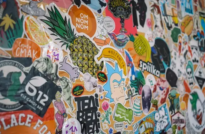 Die-cut stickers produced after turning an image into a vector
